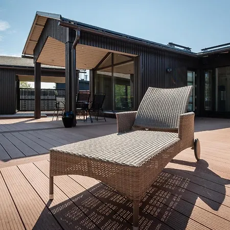 Reelinki Seafront Amando *