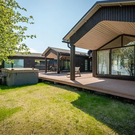 Reelinki Seafront Amando Villa