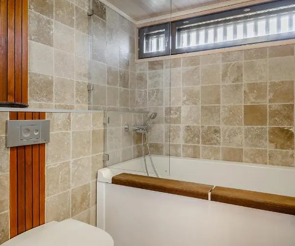 Reelinki Seafront Amando *