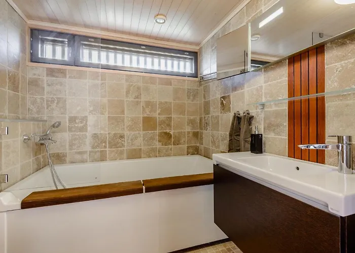 Reelinki Seafront Amando Villa